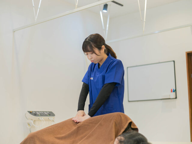 ぎっくり腰で痛み止めに頼らない！白楽の整骨院で根本改善を目指す方法